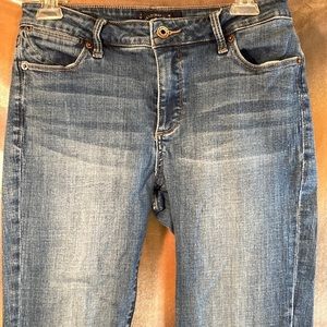 𝅺LUCKY brand womens skinny jeans size‎ 6 28” waist “Haden”. Unlaundered box M